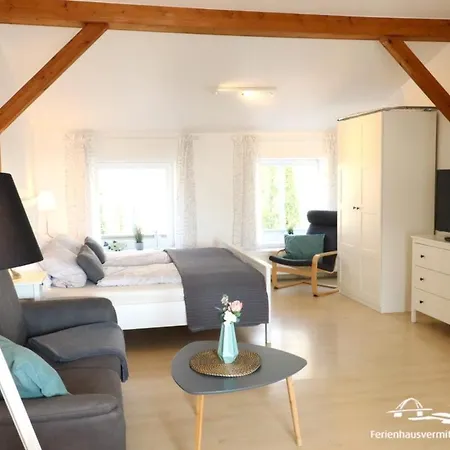 41 Weisse Am Schwanenteich Og Rechts Burg auf Fehmarn