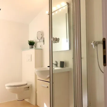 41 Weisse Am Schwanenteich Og Rechts Dom wakacyjny